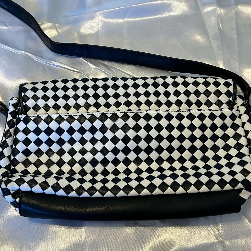 Valerie Stevens Woven Black White Leather Purse Snap‎ Closure 8”x11”. NWT
